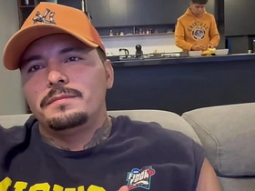 A mis visitas les doy la mejor atención, les invito chelas, agua, chupada de verga y también les meto mi palanca de cambios por el culo asian hostel boys gay sex videos