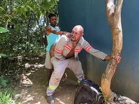 Negão saiu da obra pra dar o cuzão pro guardador de carros do parque . asian public karzy joyous sex videos