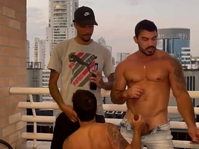 FUDENDO A PUTINHA SEM CAPA COM UM AMIGO. asian gay muscular sex videos