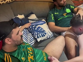 Foi assistir a partida de futebol com dois torcedores ativos e tomou pica gostoso no cu. - FULL SHEER.COM asian handsome man gay sex videos