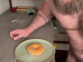 Big Unearth Bodybuilder Unloads Also fuze Cumshots to Glaze a Donut asian gay moaning sex videos
