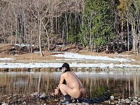 雪解けが始まった渓流で全裸散歩 gay lasting sex videos asian