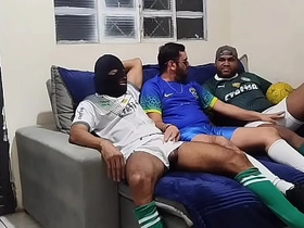 Como será que terminou essa partida de futebol? Adivinhem (Prévia) hot boys gay sex videos asian