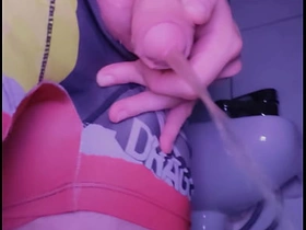 A twink lick his piss after peeing in the water-closet asian gay celebrity coitus videos