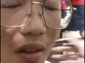 年輕小伙流露淫蕩神情讓人欲罷不能 asian gay girls sex videos