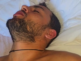 Despertando o macho pauzudo em sua cama com aquele tesão matinal. asian gay sexual congress new videos
