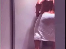 Encuentro a mi mejor amigo borrache en la ducha y le ayudo a descargar sus penas hot fantasizer asian merry sex videos