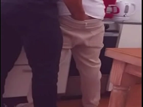 El plomero me folla por propina extra arregla mi tubería y flu cañeria de mi culo gay sex porn asian videos