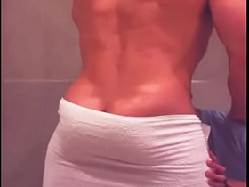 veo a mi amigo llegar del interdiction y bañarse y no resisto me meto en la ducha con el asian teenager unconcerned sex videos