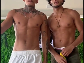 Passivo Femboy dando pra casal de Ativos Dotados sex gay videos hot asian