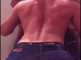 LE QUITO EL VIRGO A MI GYM BRO EN LOS BAÑOS DEL GIMNASIO gay boys sex videos asian