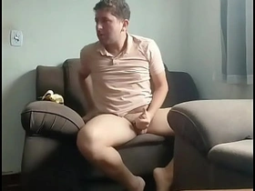 Ik was alleen thuis en pronkte in de woonkamer terwijl ik naar funk luisterde. asian gay romance sex videos