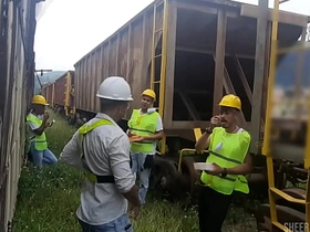 OS OPERÁRIOS PEGARAM PESADO NA HORA DO ALMOÇO FUDERAM O COLEGA PASSIVO E DERAM MUITO LEITE DE SOBREMESA hot asian hard up persons gay sex videos