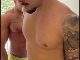 PASSEI A NOITE NA CASA DO MEU AMIGO E ELE ME COMEU LOGO DE MANHÃ E ME DEU LEITE NA BOCA gay boy sex videos asian