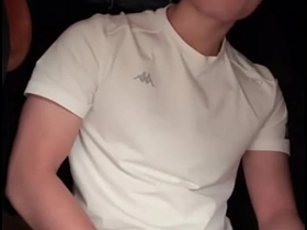 直男露脸展示自己的大鸡巴 asian gay threesom sex videos