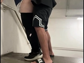 PUTINHA DO PREDIO QUERIA SER FODIDA NA ESCADA. TRATEI ELA COMO MERECE. sex videos gay hot asian