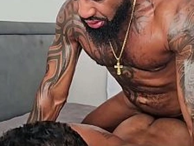 O vizinho hétero marrento ficou me vigiando eu vendo vídeo ate entrar no quarto e a gente acabar fudendo gostoso. best gay asian sex videos