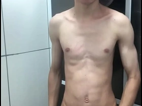 Novinho pelado tomando banho e se exibindo gostoso cute gay sex videos asian
