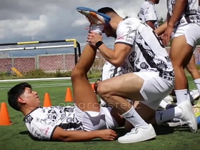 Mi primera Orgia a pelo con mis amigos de futbol después del entrenamiento boys gay sexual congress videos asian