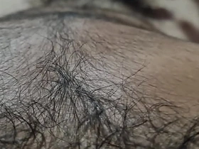 Peludo gemendo e se masturbando (use fone), gemi auto, hahahha asian delhi gay sex videos