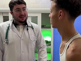 Médico novinho e passivo ajudou o paciente que estava com medo de sentir um dedo Itty-bitty cu  COMPLETO Itty-bitty RED asian gay sire sex videos