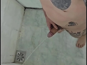 EU MIJANDO NO BANHO online gay making love videos asian